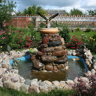 Создание садового фонтана на даче